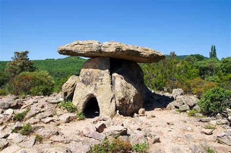 dolmen mirando fendi|dolmen significato.